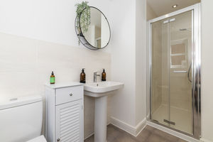 Ensuite- click for photo gallery